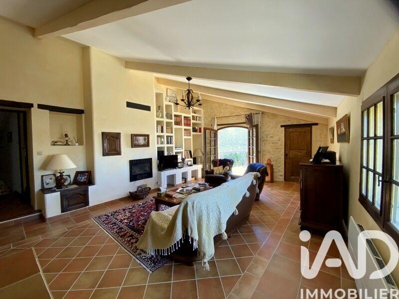 Maison - 201 m² - 6 pièces