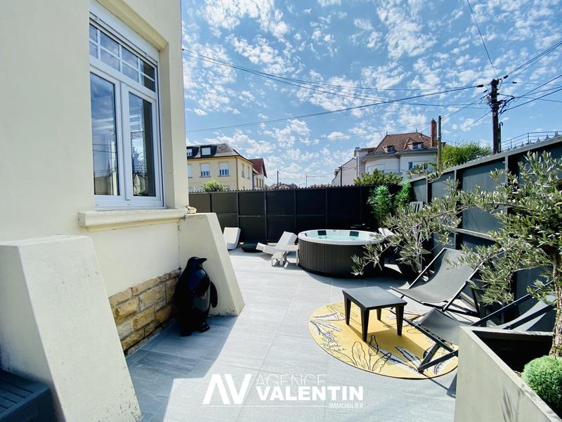 Maison - 282 m² - 8 pièces