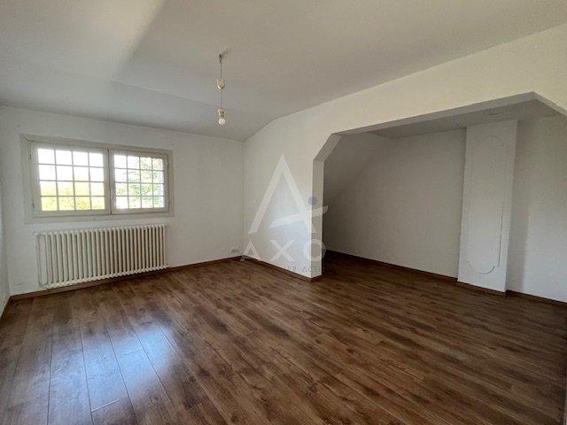 Maison - 250 m² - 6 pièces