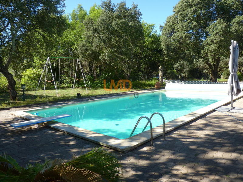 Propriété - 222 m² - 6 pièces