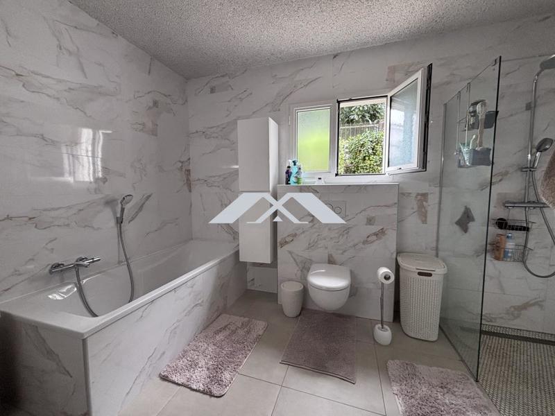 Maison - 249 m² - 7 pièces