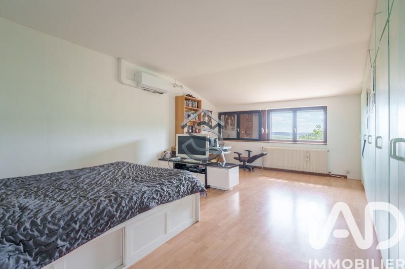 Maison - 243 m² - 7 pièces