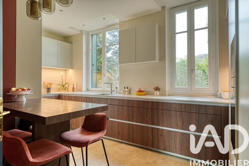 Maison - 235 m² - 9 pièces