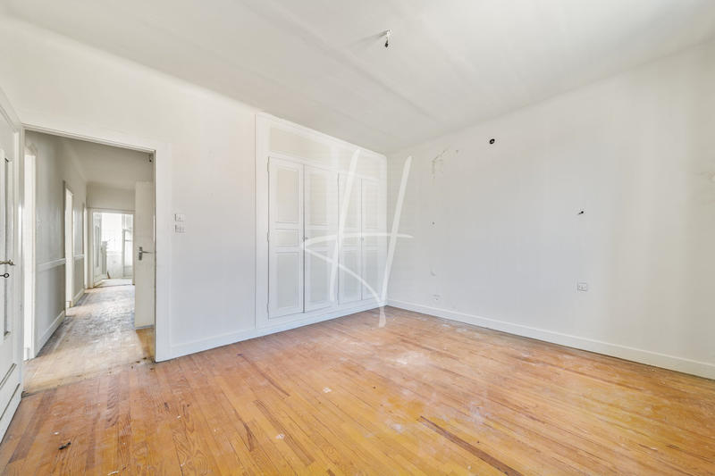 Maison - 210 m² - 6 pièces