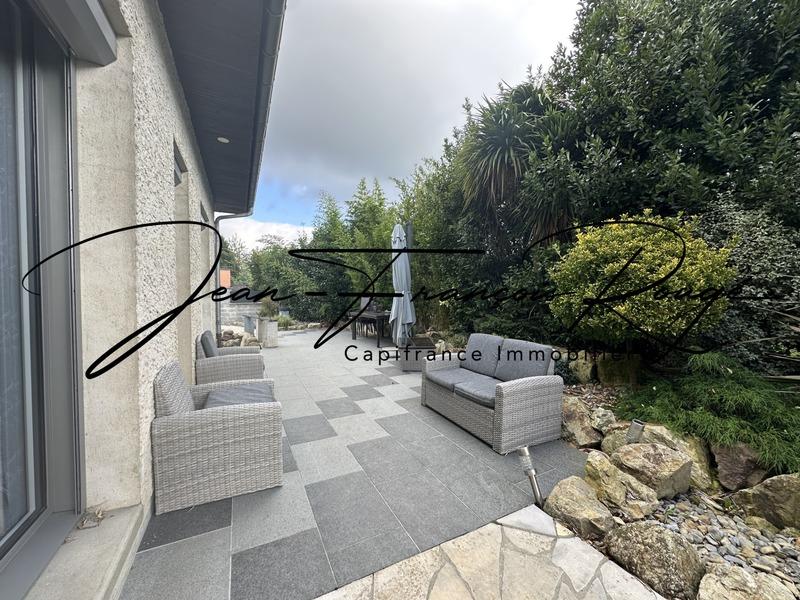 Maison - 210 m² - 9 pièces