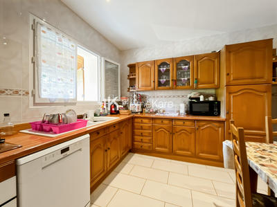 Maison - 230 m² - 10 pièces