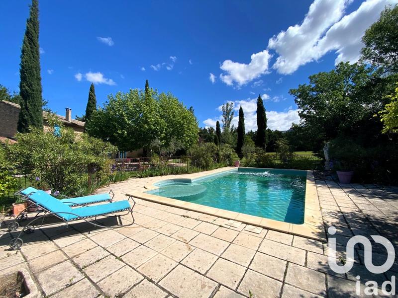 Maison - 335 m² - 9 pièces