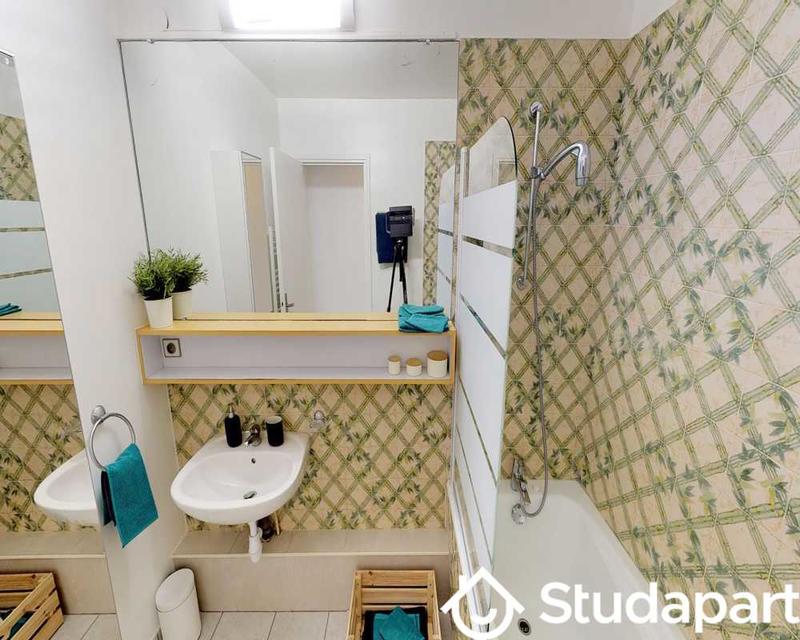 Chambre - 80 m² - 1 pièce