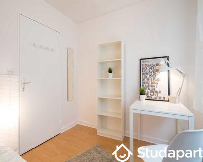 Chambre - 90 m² - 1 pièce
