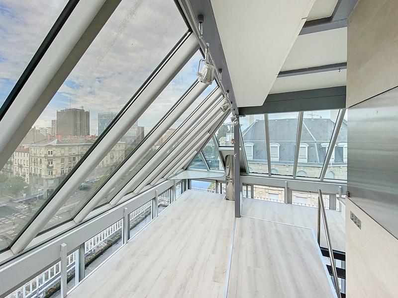 Loft - 97 m² - 6 pièces