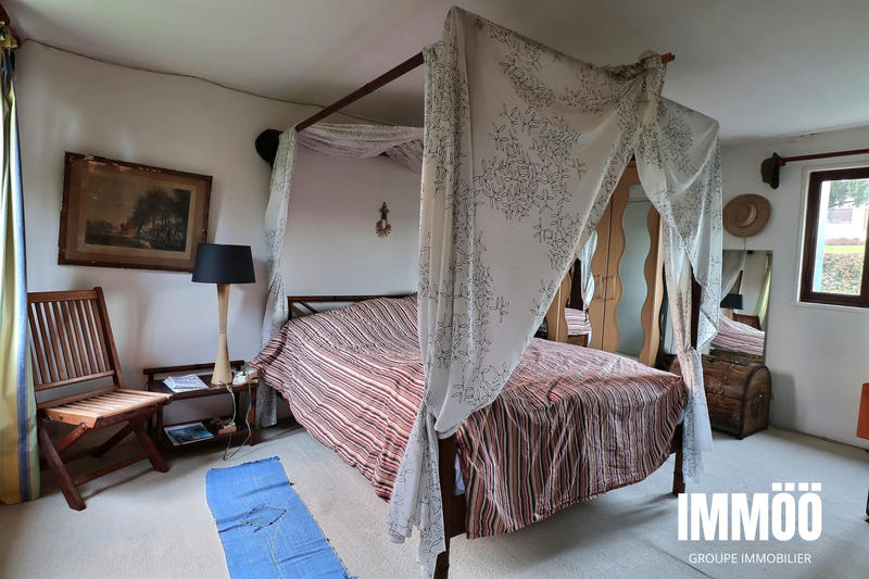 Maison - 250 m² - 9 pièces