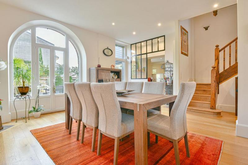 Maison - 200 m² - 8 pièces