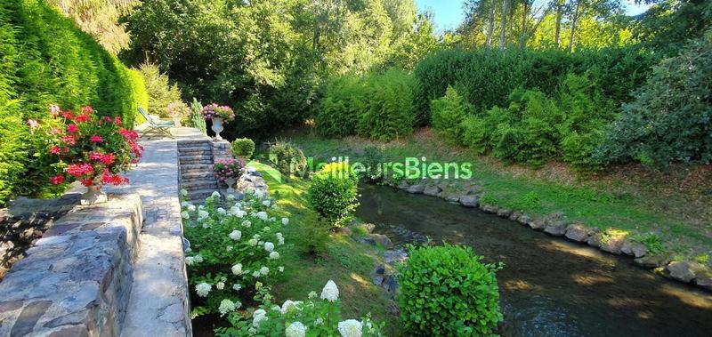 Propriété - 285 m² - 7 pièces