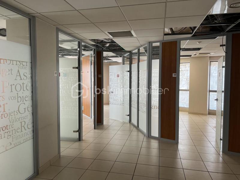 Local commercial - 150 m² - 5 pièces