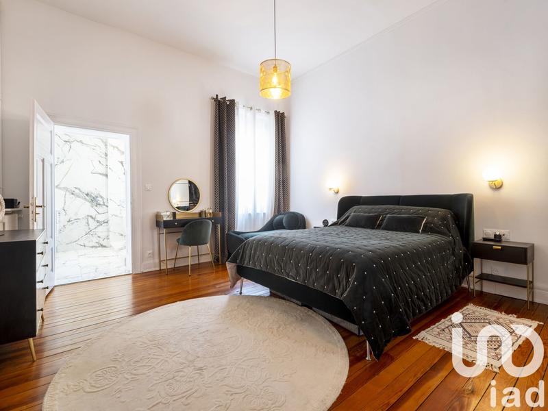 Appartement - 208 m² - 6 pièces