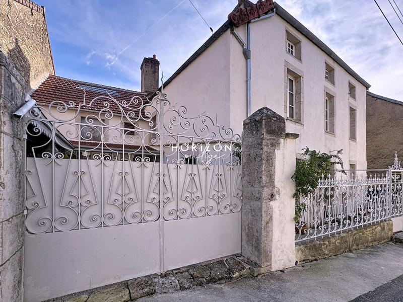 Maison ancienne - 266 m² - 10 pièces