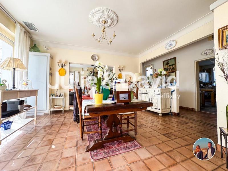 Maison - 400 m² - 12 pièces