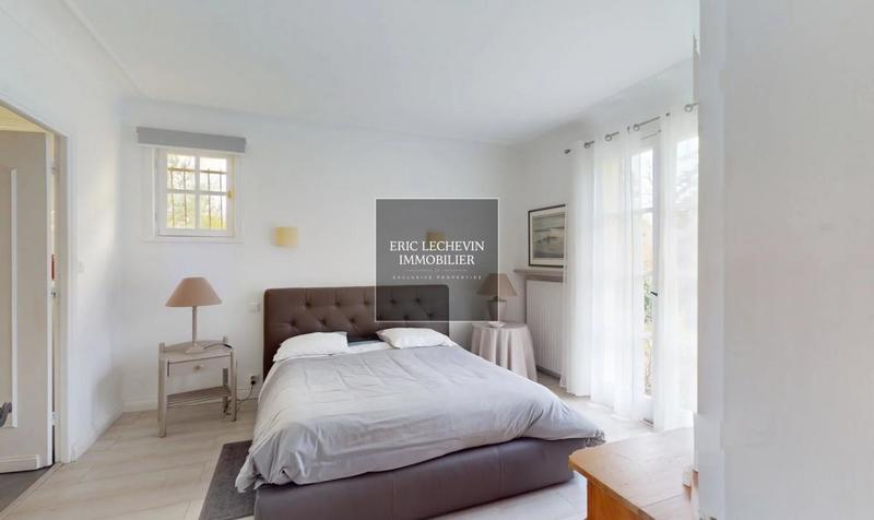 Villa - 200 m² - 10 pièces