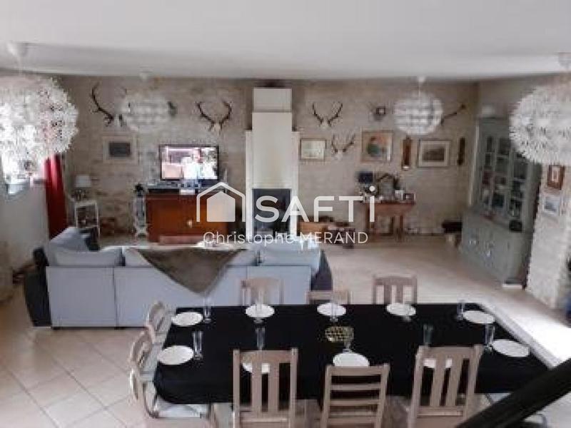 Maison - 202 m² - 8 pièces