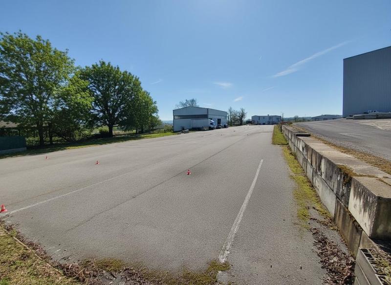 Entrepôt - 1 100 m² - 13 pièces