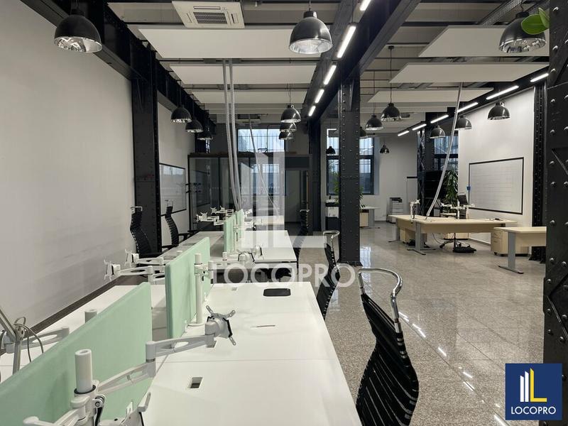 Local d'activité / Entrepôt - 2 350 m²