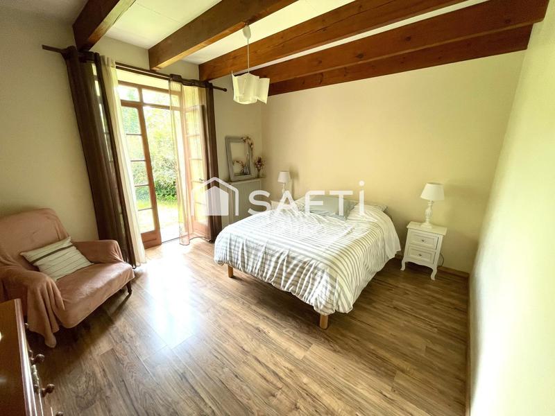 Maison - 239 m² - 8 pièces