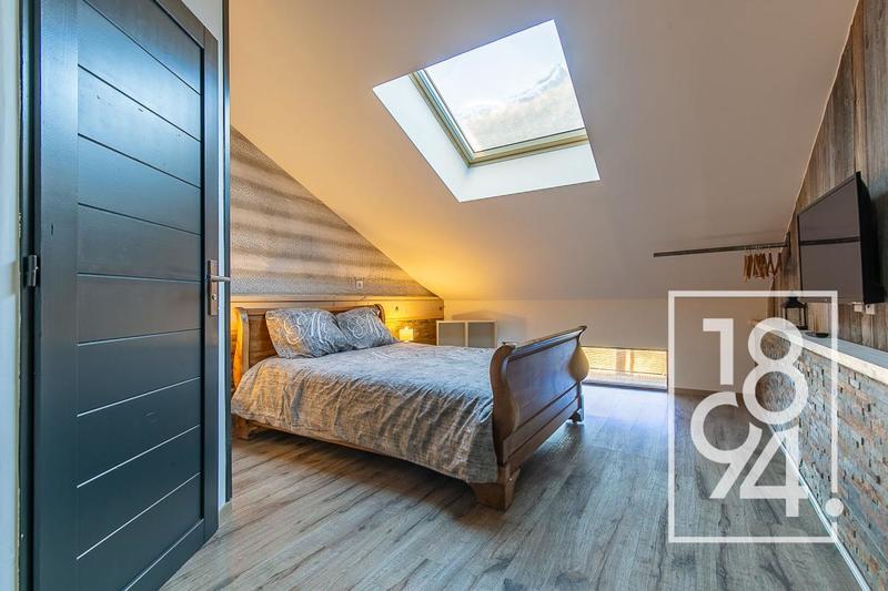 Maison - 235 m² - 8 pièces