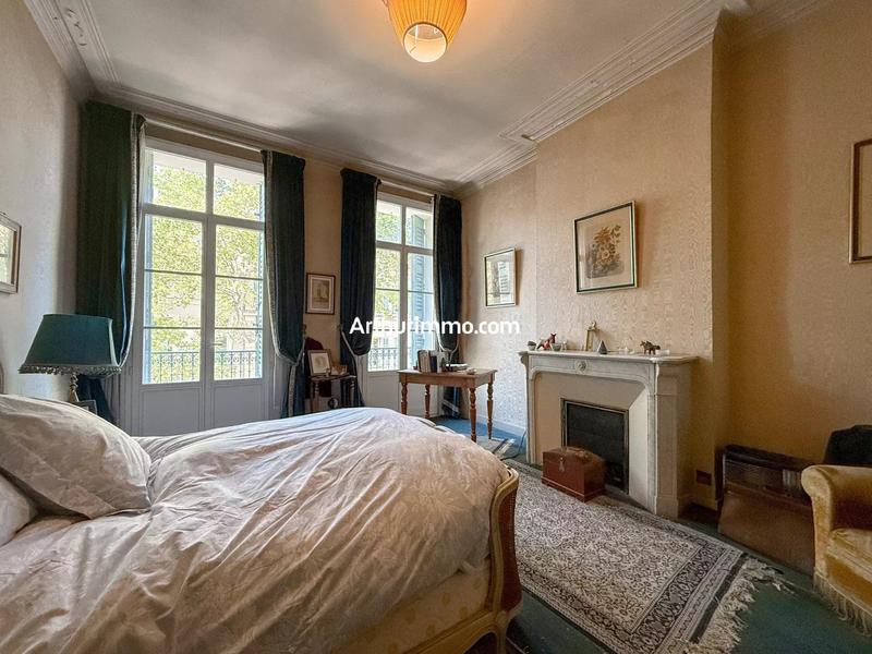 Appartement - 200 m² - 6 pièces