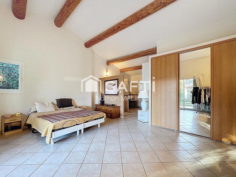 Maison - 180 m² - 5 pièces