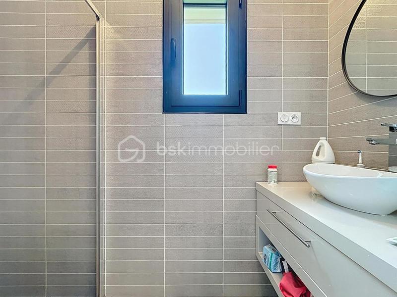 Maison - 180 m² - 5 pièces