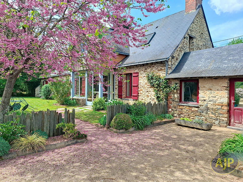 Maison - 170 m² - 8 pièces