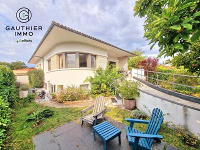 Villa - 182 m² - 6 pièces