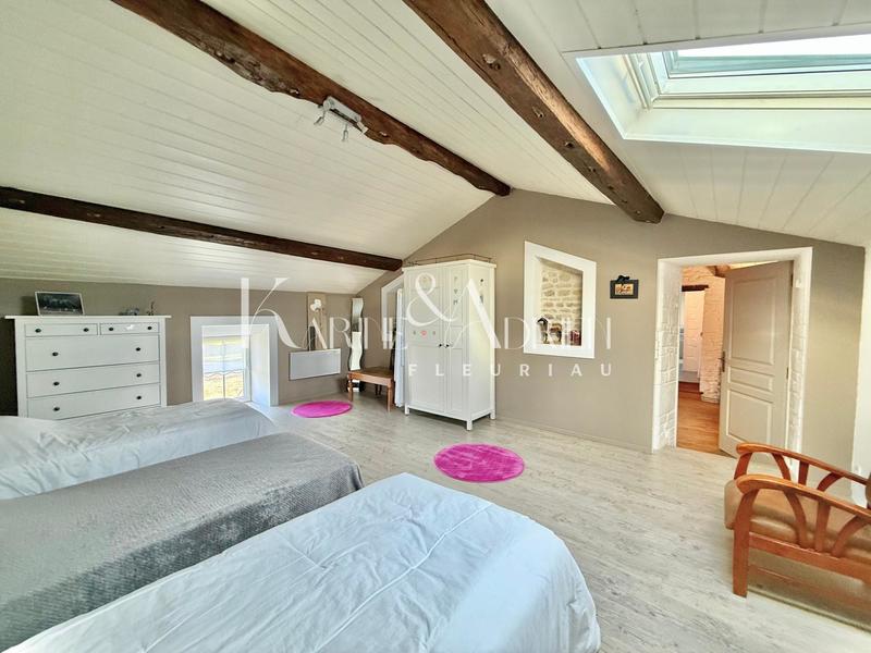 Maison - 216 m² - 7 pièces