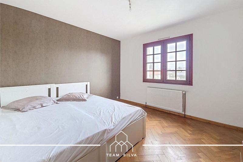 Pavillon - 220 m² - 7 pièces