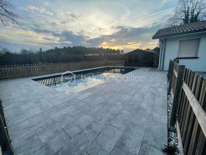 Maison - 200 m² - 7 pièces