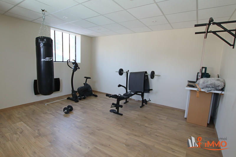 Maison - 220 m² - 9 pièces