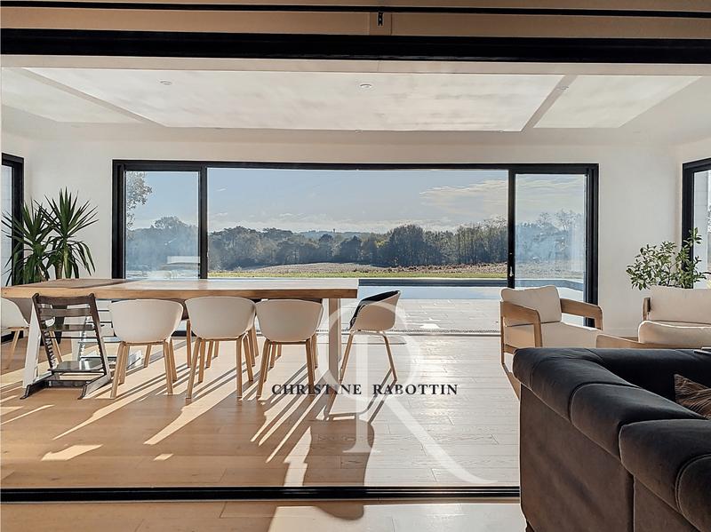 Maison - 277 m² - 5 pièces