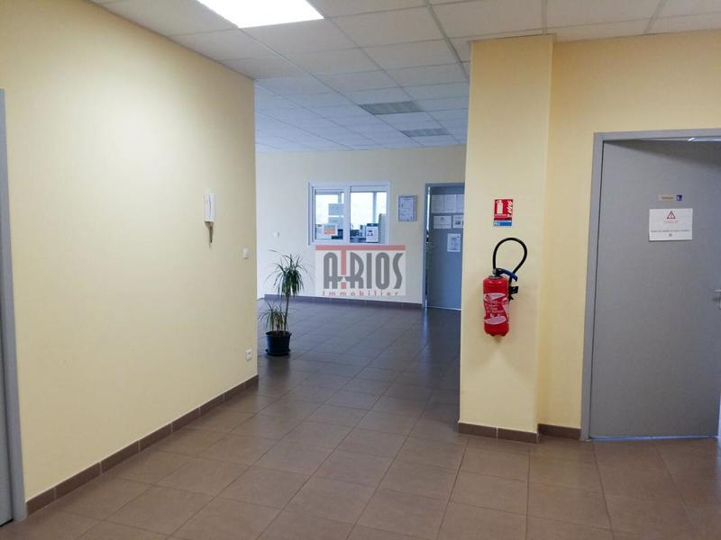 Entrepôt - 1 400 m²