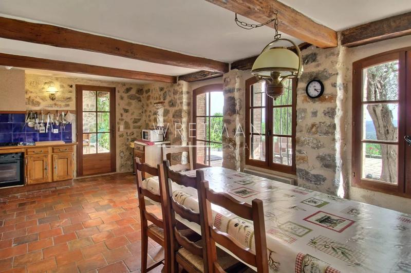 Villa - 201 m² - 6 pièces