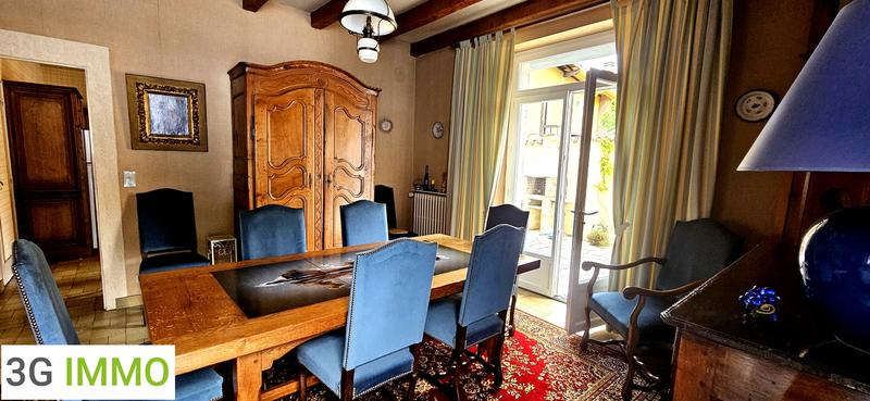 Maison - 304 m² - 10 pièces