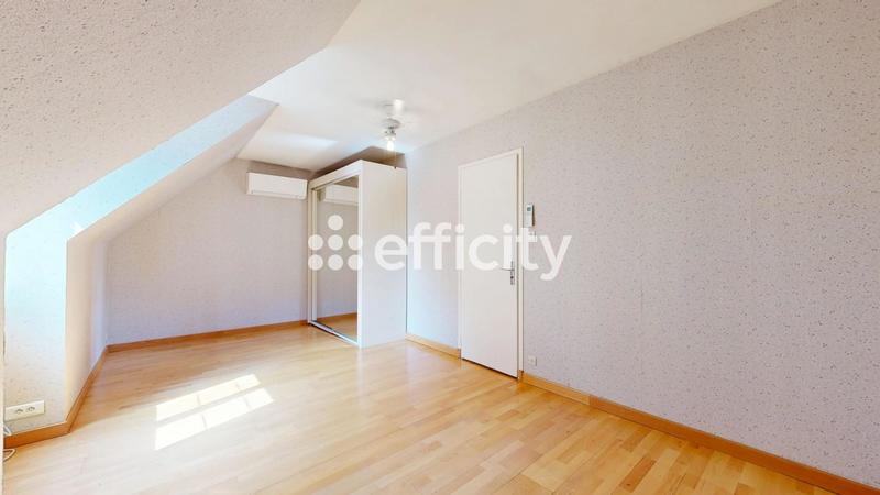 Maison en pierre - 143 m² - 6 pièces