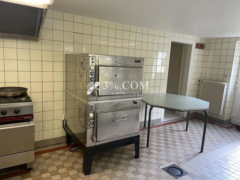 Maison - 630 m² - 25 pièces