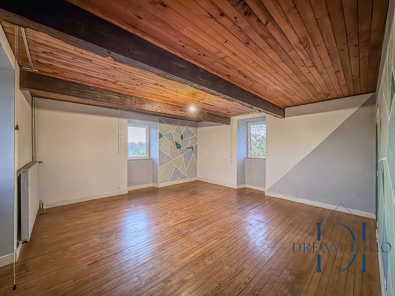 Maison - 230 m² - 7 pièces