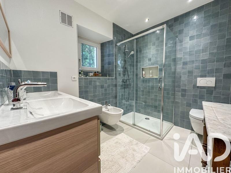 Maison - 360 m² - 12 pièces