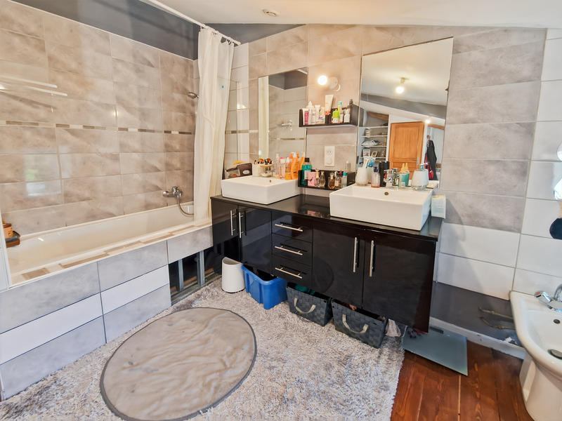 Maison - 140 m² - 6 pièces