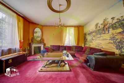 Maison - 241 m² - 8 pièces