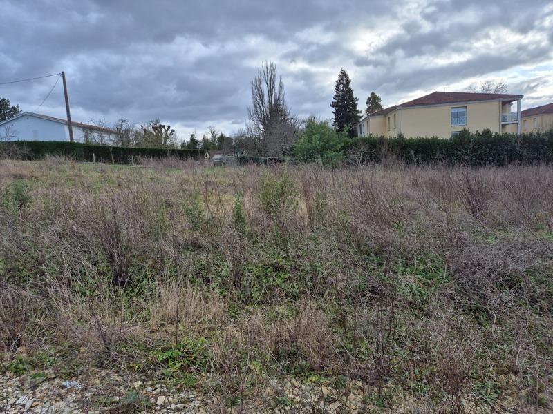Terrain constructible - 621 m²
