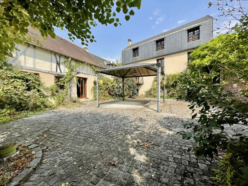 Maison - 223 m² - 7 pièces