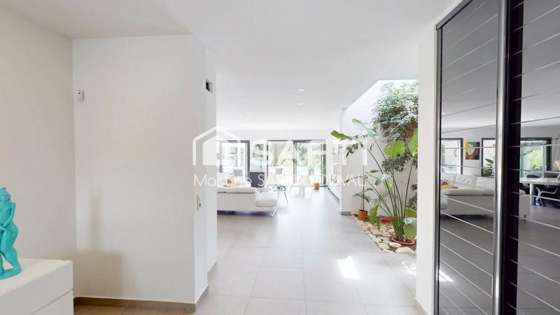 Maison - 250 m² - 7 pièces