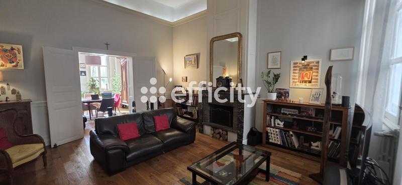 Maison - 212 m² - 9 pièces